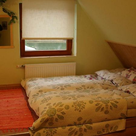 Villa Viesu Maja Forrest à Dzimtmisa Extérieur photo